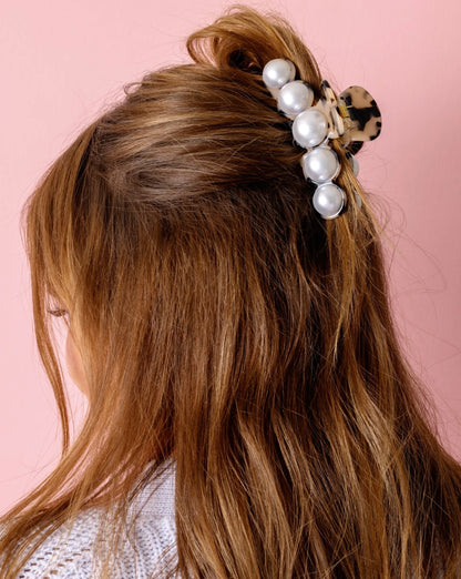 Taylor Elliott Designs Blonde Tortoise/Pearl Claw Clip