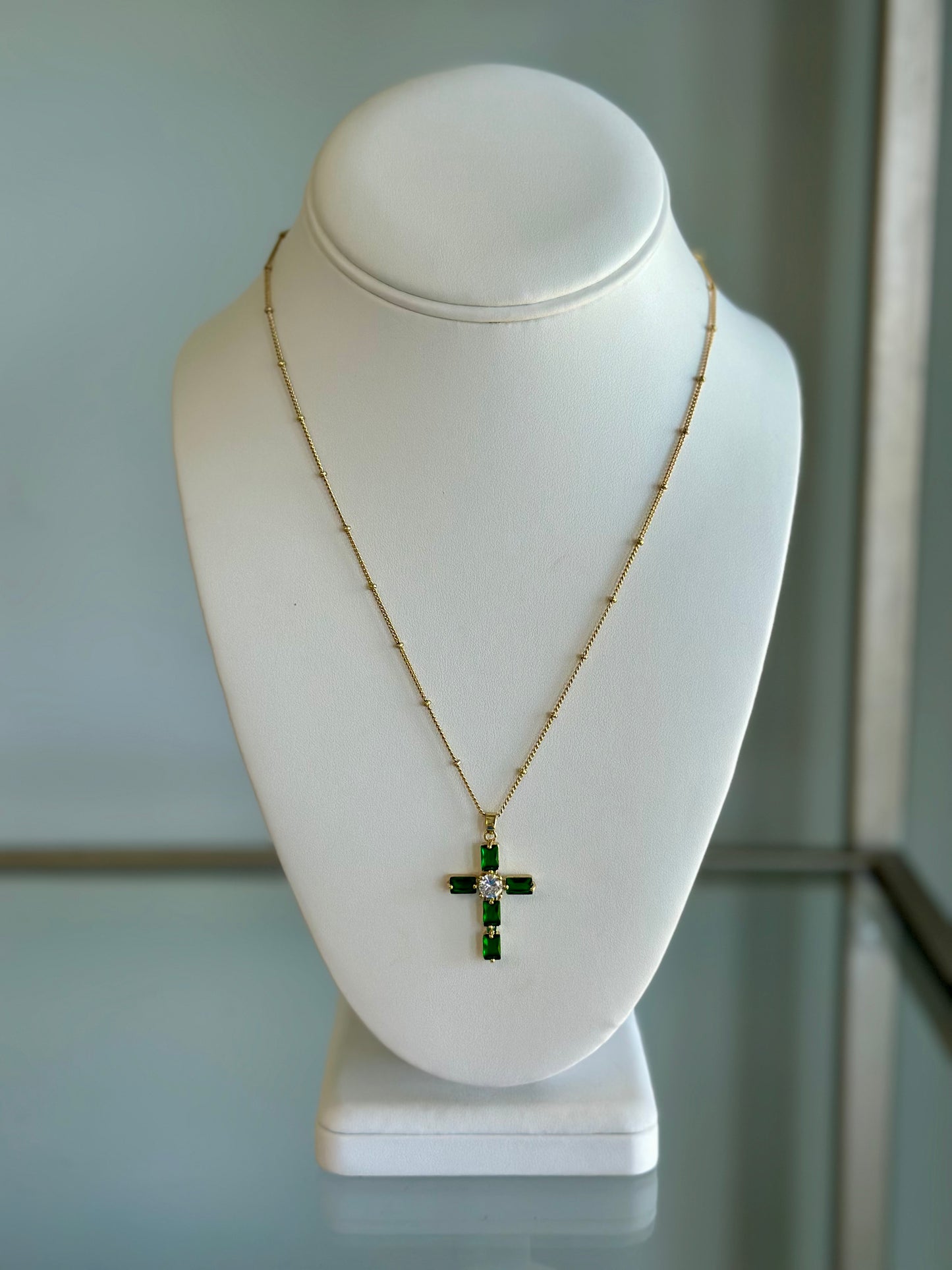 Klassy Rounds Emerald Cross Necklace